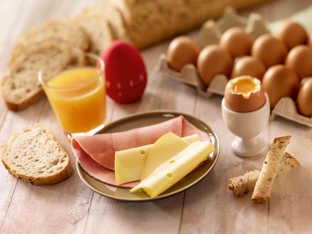 فندق إيبيس بريست كيرجاراديك إيروبورت المطعم الصورة